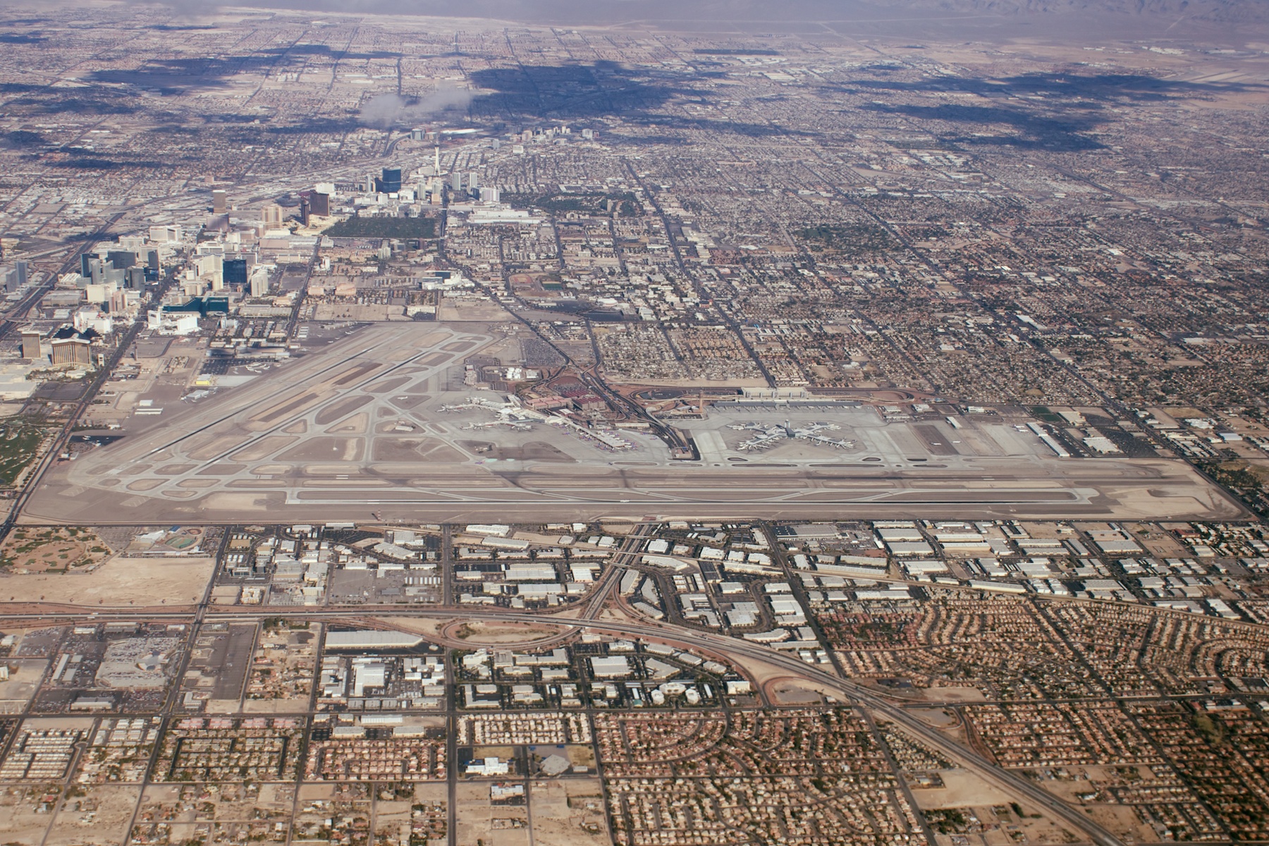 airport transfer passing the Harry Reid International Airport at LAS Airport